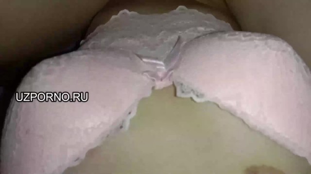 Трахнул жену узбечку прямо в трусиках и подарил камшот